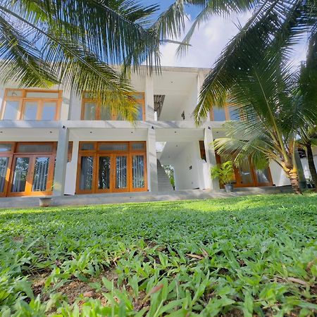 Hotel New Ocean Breeze Madiha Matara Esterno foto