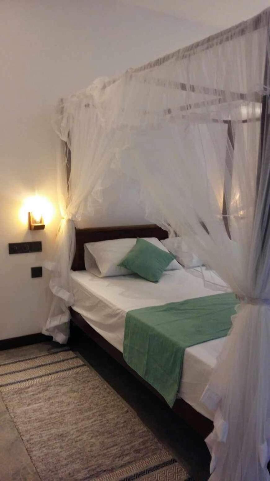 Hotel New Ocean Breeze Madiha Matara Esterno foto