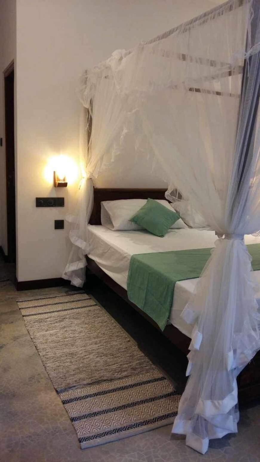 Hotel New Ocean Breeze Madiha Matara Esterno foto